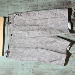 B.Split men's shorts/ swim shorts.